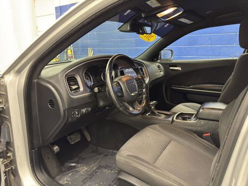 Used 2019 Dodge Charger SXT image 19