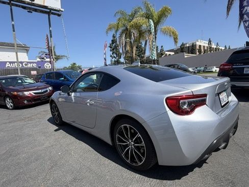 Used 2020 Toyota 86 RWD image 5