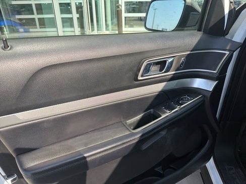 Used 2017 Ford Explorer XLT w/ Equipment Group 202A image 12