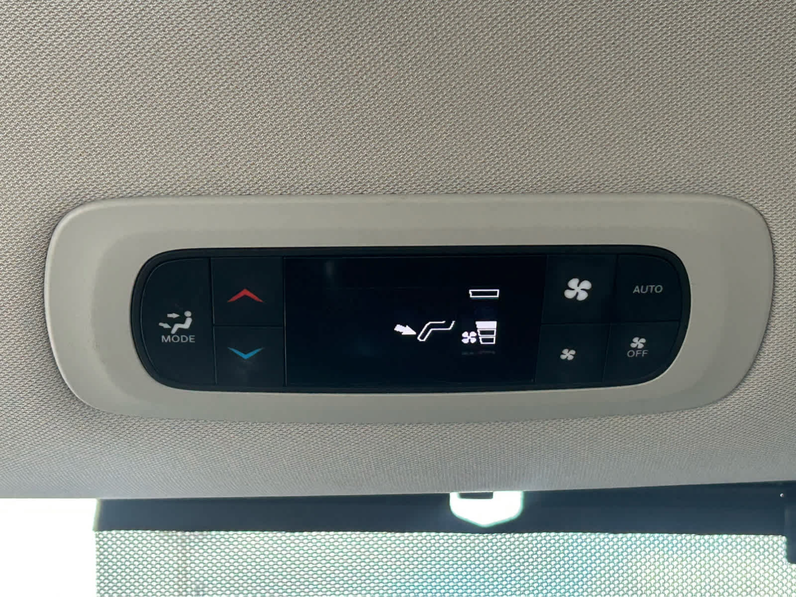 Used 2024 Chrysler Pacifica Touring-L FWD image 12