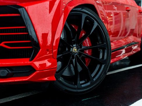 Used 2019 Lamborghini Urus AWD/4WD image 2