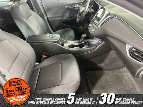 Used 2016 Chevrolet Malibu LT w/ Driver Confidence Package FWD image 9