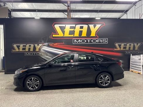 Used 2024 Kia Forte LXS w/ LXS Technology Package FWD image 3