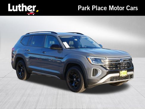Used 2024 Volkswagen Atlas Peak Edition SEL image 1