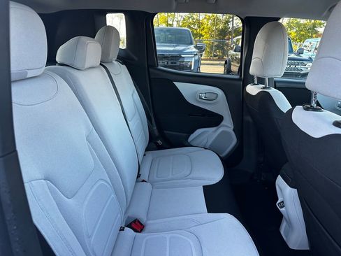 Used 2021 Jeep Renegade Latitude image 32