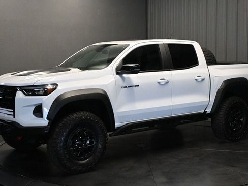Used 2024 Chevrolet Colorado ZR2 w/ ZR2 Bison Edition AWD/4WD image 1
