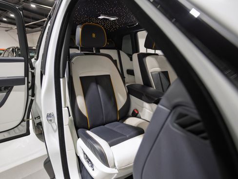 Used 2024 Rolls-Royce Cullinan Black Badge image 13