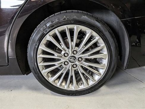 Used 2019 Toyota Avalon Limited FWD image 14