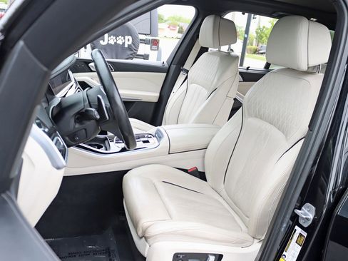 Used 2020 BMW X5 M50i w/ Executive Package AWD/4WD image 36
