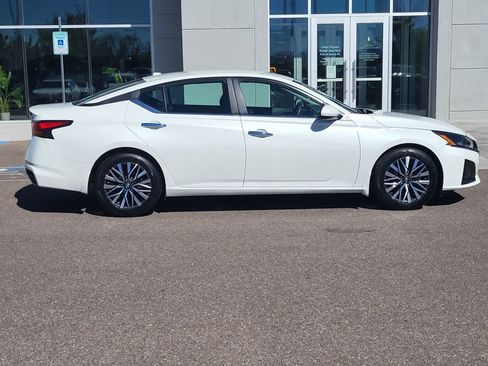 Used 2023 Nissan Altima 2.5 SV FWD image 4