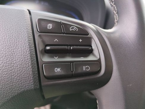 Used 2025 Hyundai Venue SEL FWD image 21
