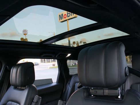 Used 2020 Land Rover Range Rover Sport HST image 34