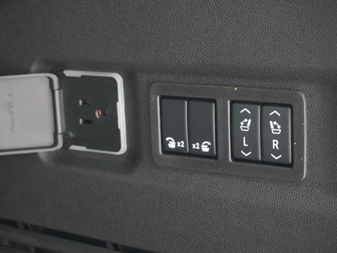 New 2026 Chevrolet Suburban Premier image 8