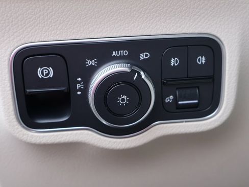 Used 2022 Mercedes-Benz GLB 250 4MATIC image 18