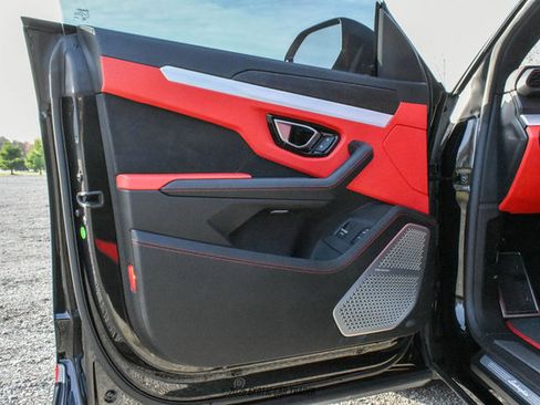 Used 2020 Lamborghini Urus image 46