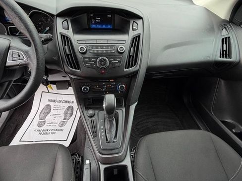 Used 2018 Ford Focus SE FWD image 12