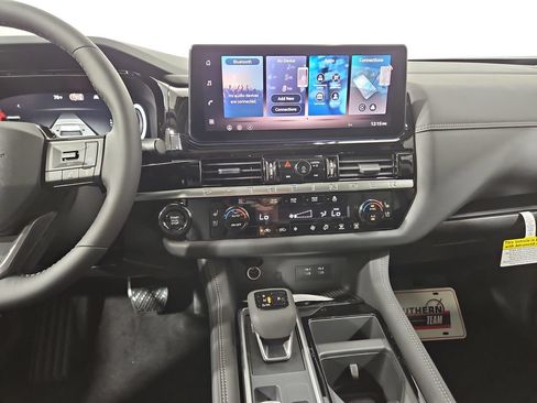 New 2026 Nissan Pathfinder Platinum AWD/4WD image 19