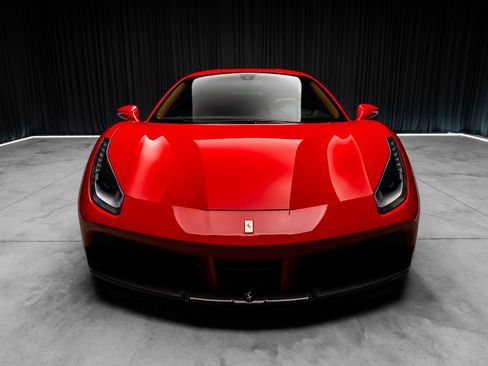 Used 2018 Ferrari 488 GTB RWD image 9