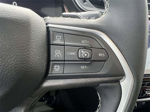 Certified 2023 Jeep Grand Cherokee Limited image 27