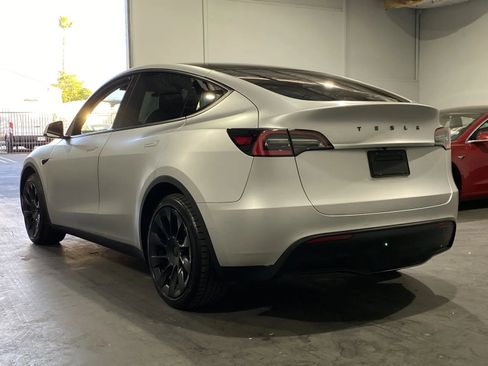 Used 2020 Tesla Model Y Long Range image 2