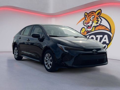 Used 2026 Toyota Corolla LE image 3