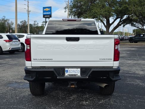 Used 2024 Chevrolet Silverado 2500 Custom w/ Custom Value Package image 4