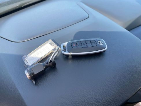 Used 2025 Nissan Rogue SV image 21