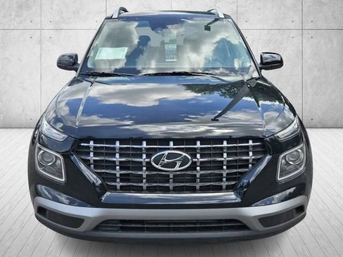 Certified 2025 Hyundai Venue SEL FWD image 5