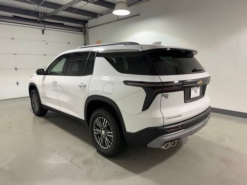 Used 2026 Chevrolet Traverse LT w/ Driver Confidence Package FWD image 5