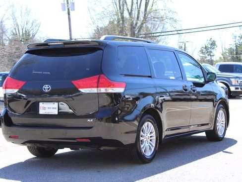 Used 2012 Toyota Sienna XLE image 8