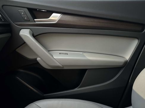 Used 2022 Audi Q5 2.0T Premium w/ Convenience Package image 23