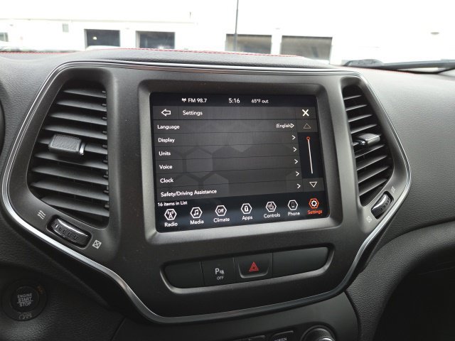 Used 2019 Jeep Cherokee Trailhawk w/ Cold Weather Group AWD/4WD image 14