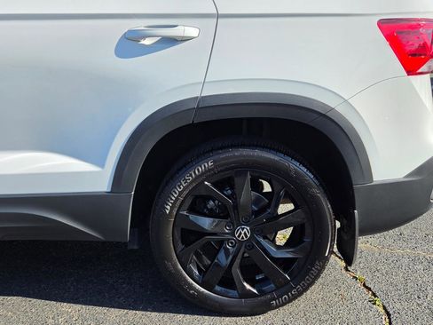 Certified 2022 Volkswagen Taos SE w/ Panoramic Sunroof Package image 14