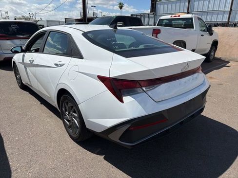 Used 2024 Hyundai Elantra SEL image 3