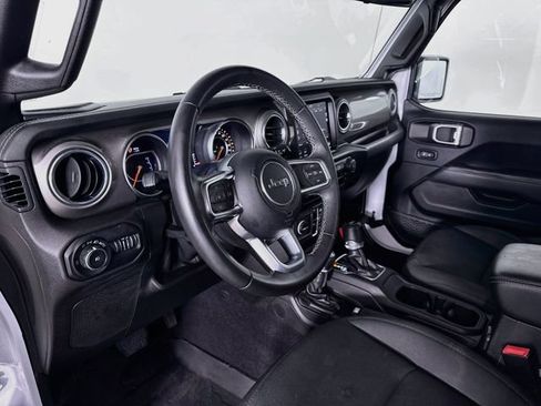 Used 2019 Jeep Wrangler Unlimited Sahara AWD/4WD image 12