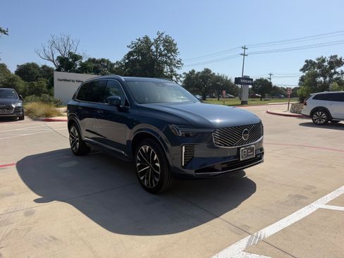Certified 2026 Volvo XC90 T8 Ultra w/ Protection Package AWD/4WD image 7
