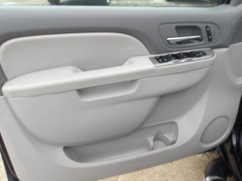 Used 2013 Chevrolet Avalanche LT w/ Suspension Package, Off-Road image 17