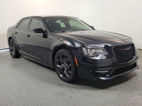 Used 2023 Chrysler 300 S w/ Comfort Group RWD image 1
