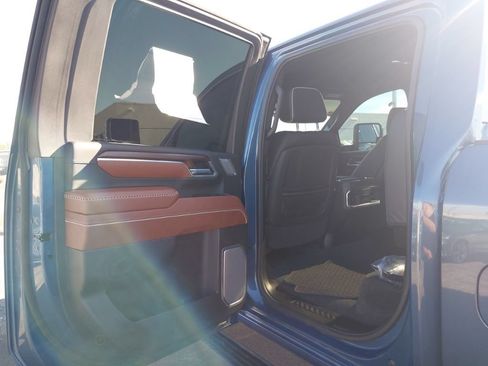 Used 2026 GMC Sierra 3500 Denali Ultimate w/ LPO, Black Badging Package AWD/4WD image 3