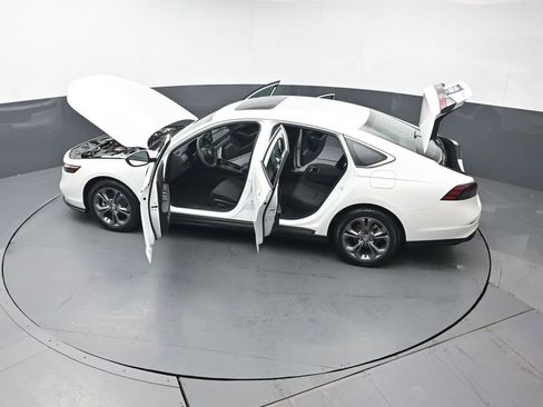 Certified 2023 Honda Accord EX image 44