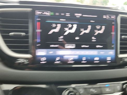 Used 2025 Chrysler Pacifica Select FWD image 20