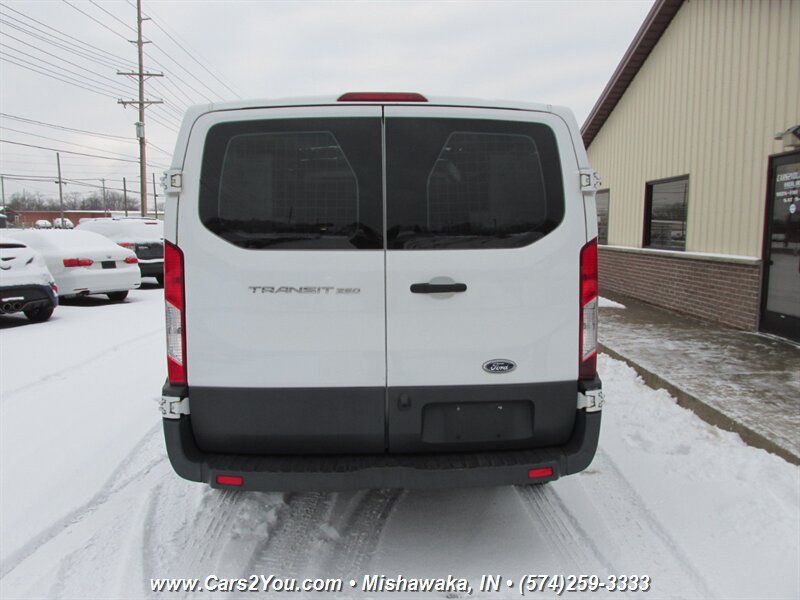 Used 2016 Ford Transit 250 130 Low Roof RWD image 5