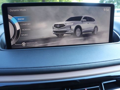 Used 2024 Acura MDX SH-AWD w/ Technology Package image 39
