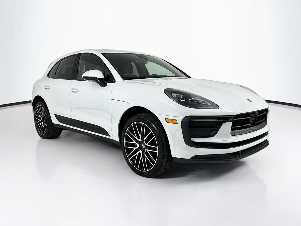 Certified 2025 Porsche Macan AWD/4WD image 7