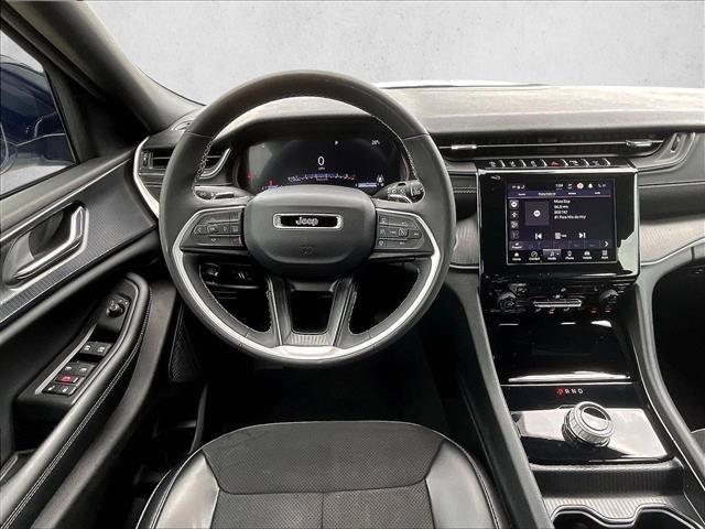 Used 2024 Jeep Grand Cherokee Altitude RWD image 7