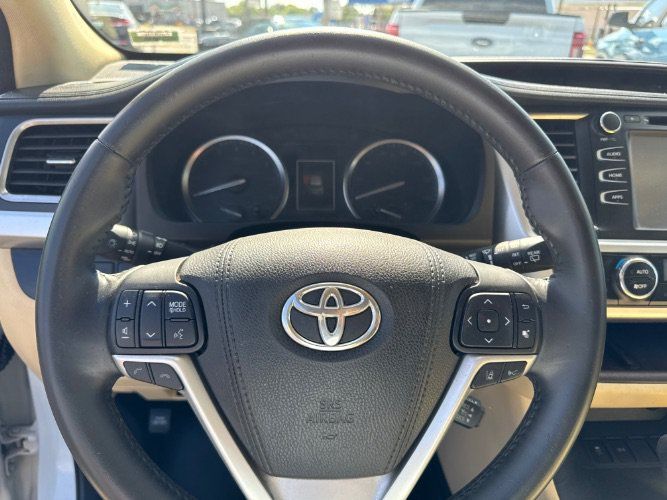 Used 2018 Toyota Highlander XLE FWD image 22