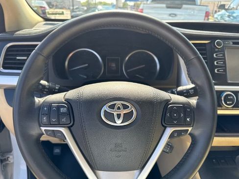 Used 2018 Toyota Highlander XLE FWD image 22