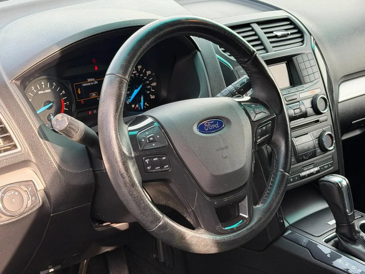 Used 2017 Ford Explorer XLT AWD/4WD image 14