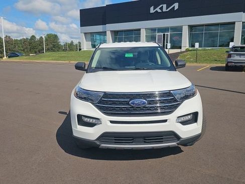 Used 2023 Ford Explorer XLT w/ Equipment Group 202A AWD/4WD image 2