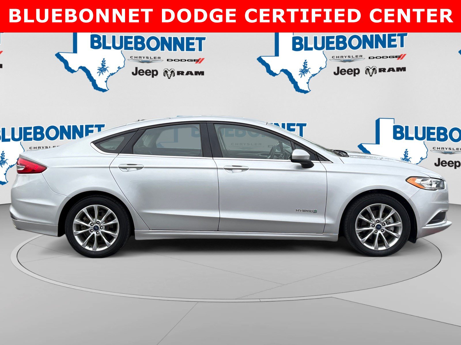 Used 2017 Ford Fusion SE FWD image 4